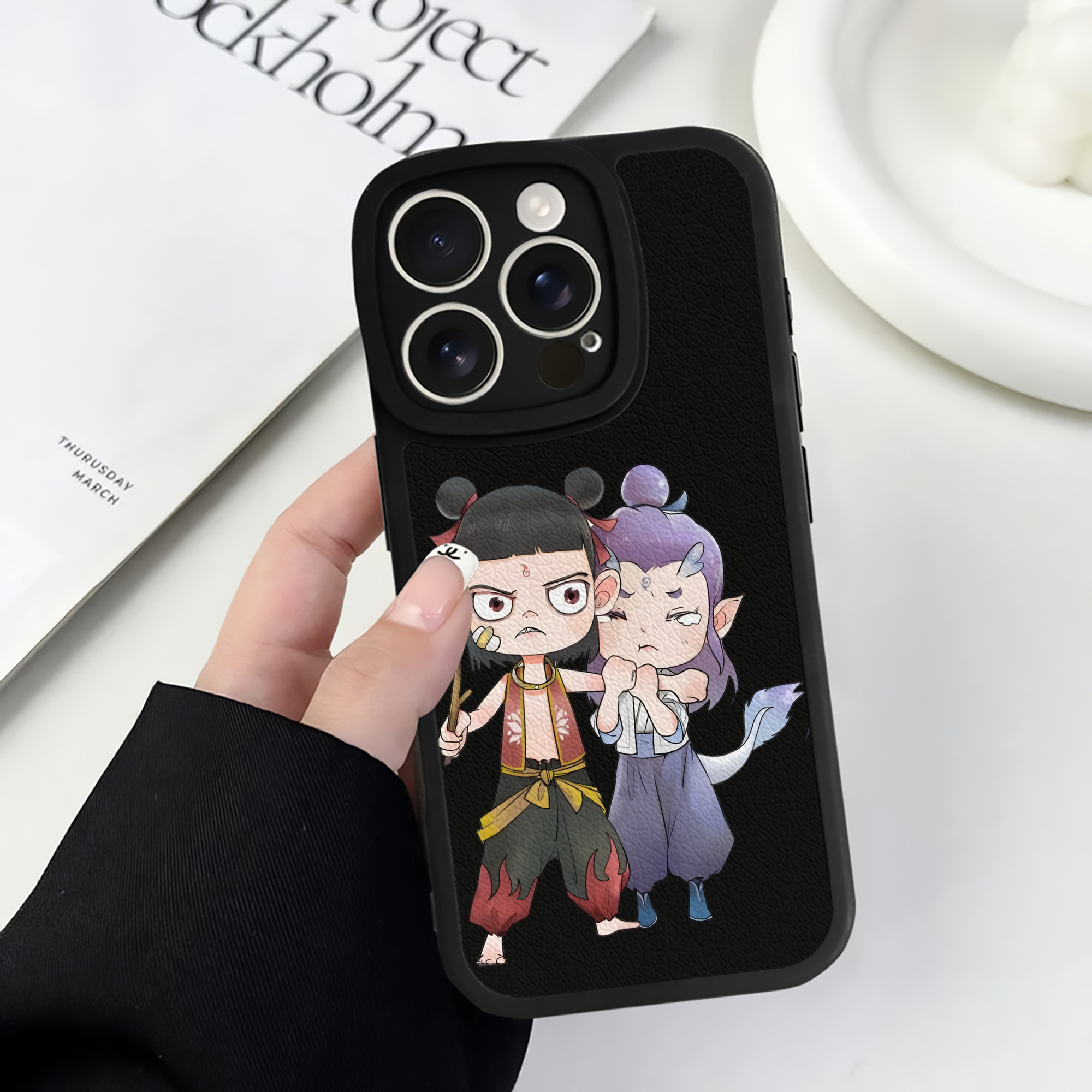 （画像用） Ne Zha 2 ナタ 魔童の大暴れ 【iPhone 16シリーズ対応】シリコンスマホケース（レザー調） 材質：シリコン